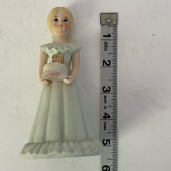 Growing Up Girls Blonde Green Dress Age 11 Porcelain Figurine - Picture 8 of 9